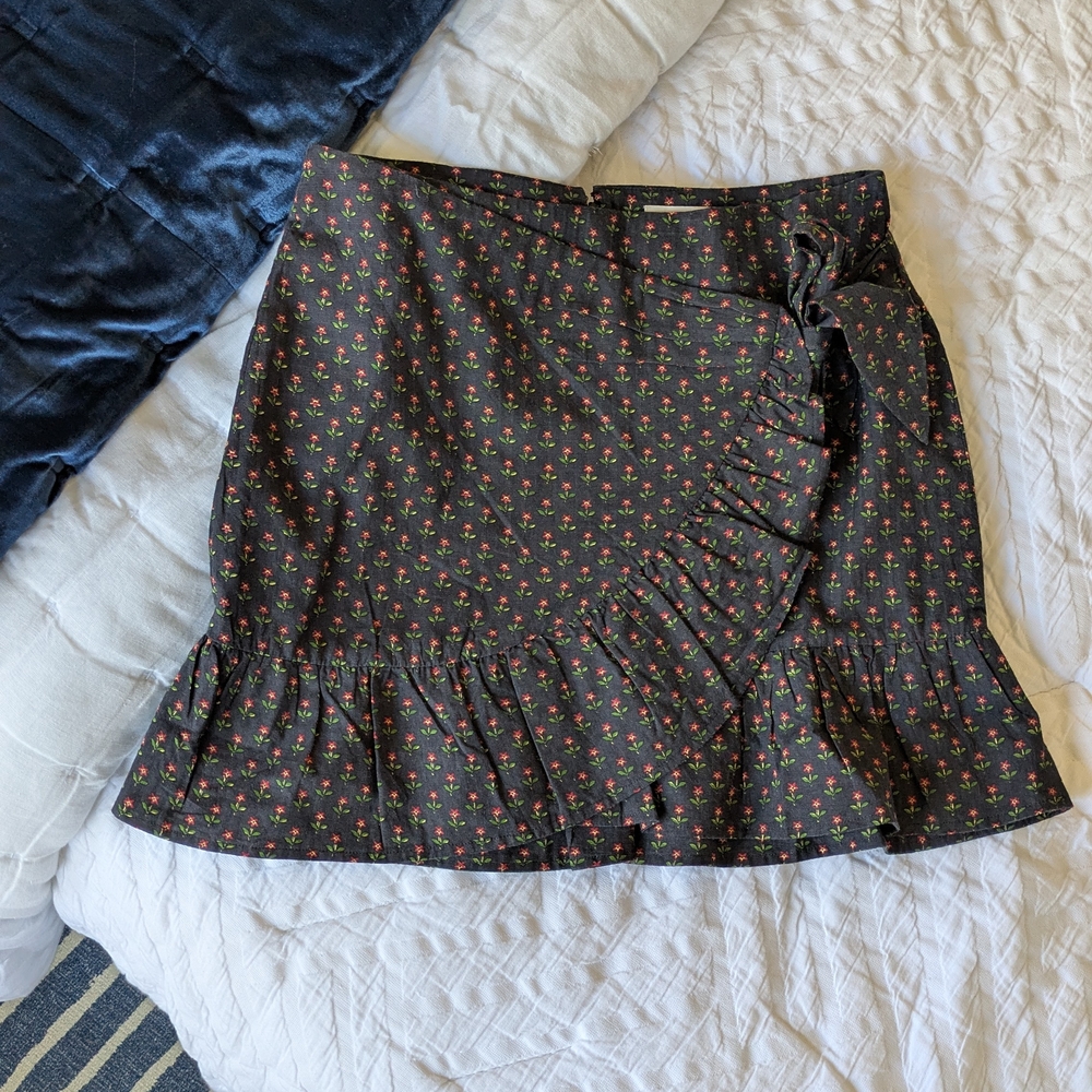 NWOT Sezane Mini Skirt, Black Wifh Floral, Size 38/US 6